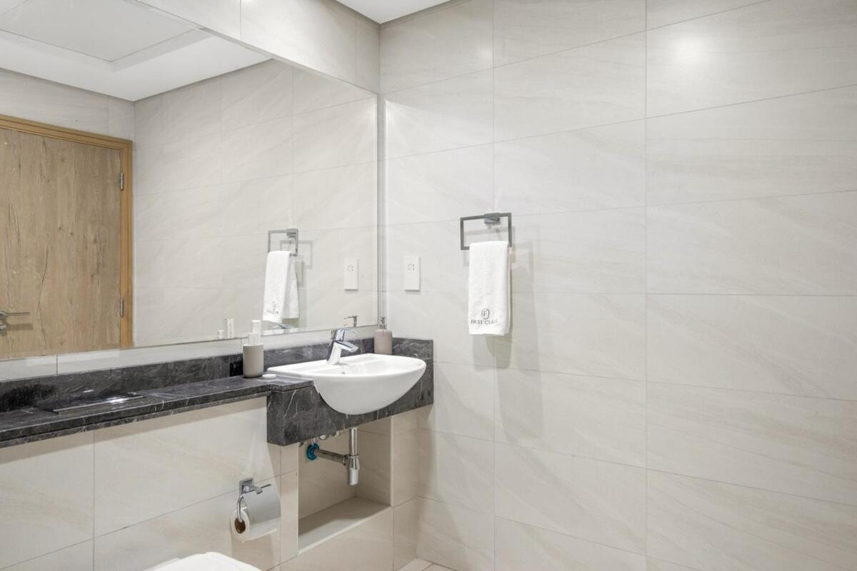 First Class 2br Burj Khalifa & Canal Views Apartment
