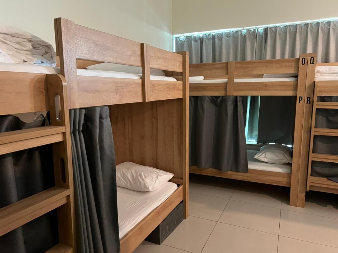 Dhostels - Marina Palm View Dubai