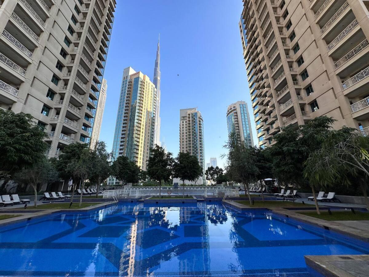 Luxury One Bedroom With Fountain View Opposite Mall Apartment Dubai