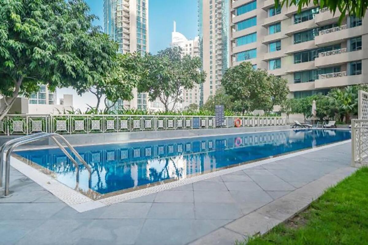 Luxury One Bedroom With Fountain View Opposite Mall Apartment Dubai