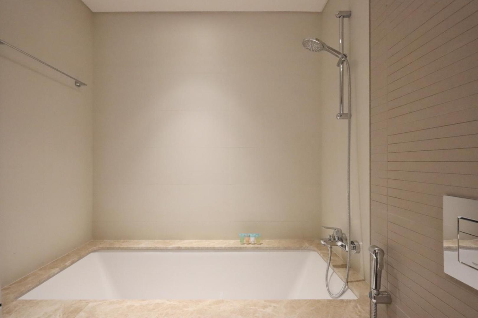 Livbnb-2br Iconic Living In Grand Bleu Apartment Dubai
