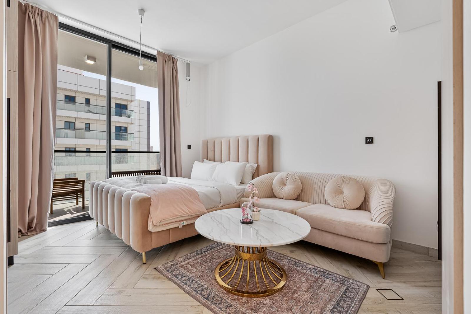 Apartment Stylish With Pool, Bbq Area & Playground