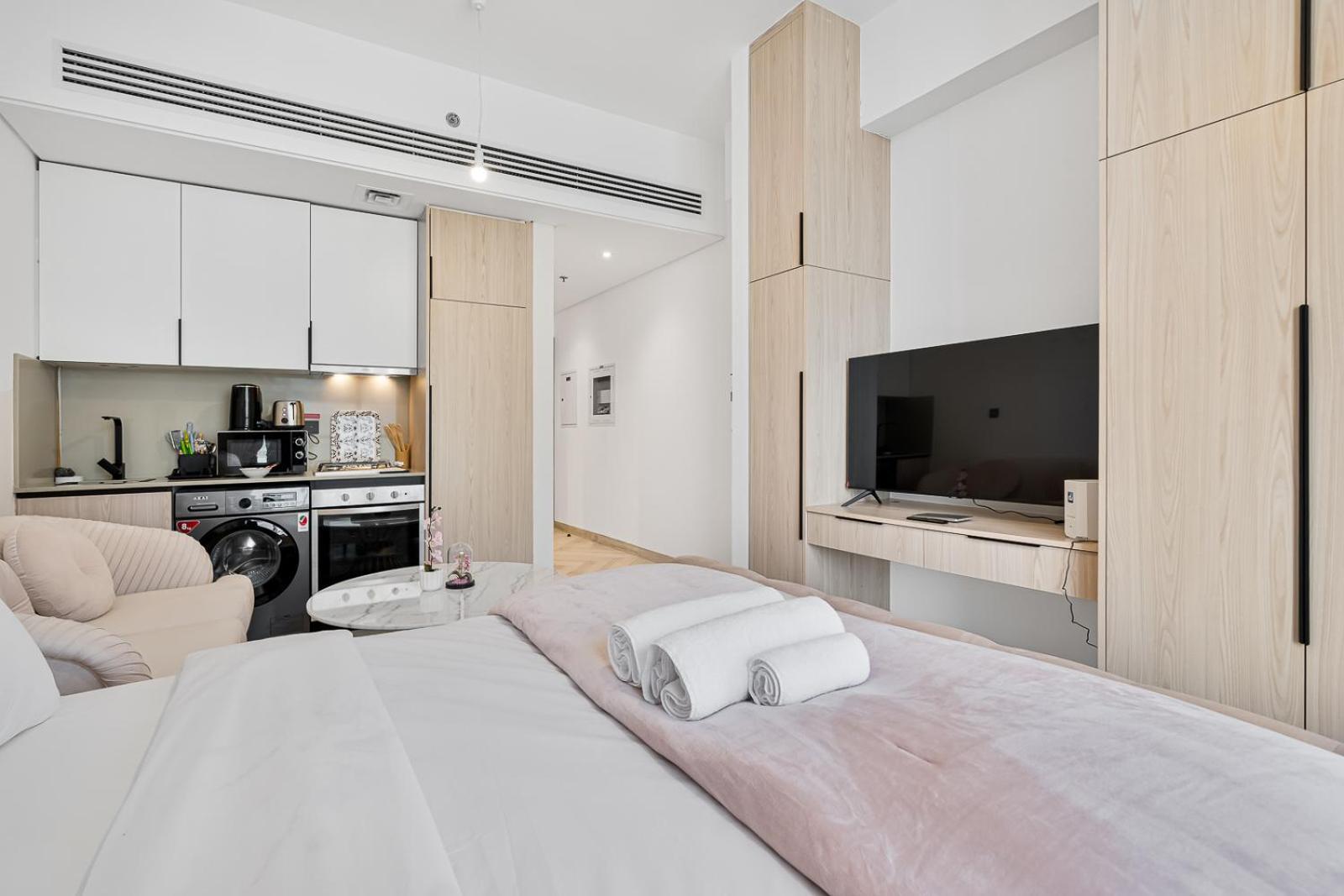 Apartment Stylish With Pool, Bbq Area & Playground *