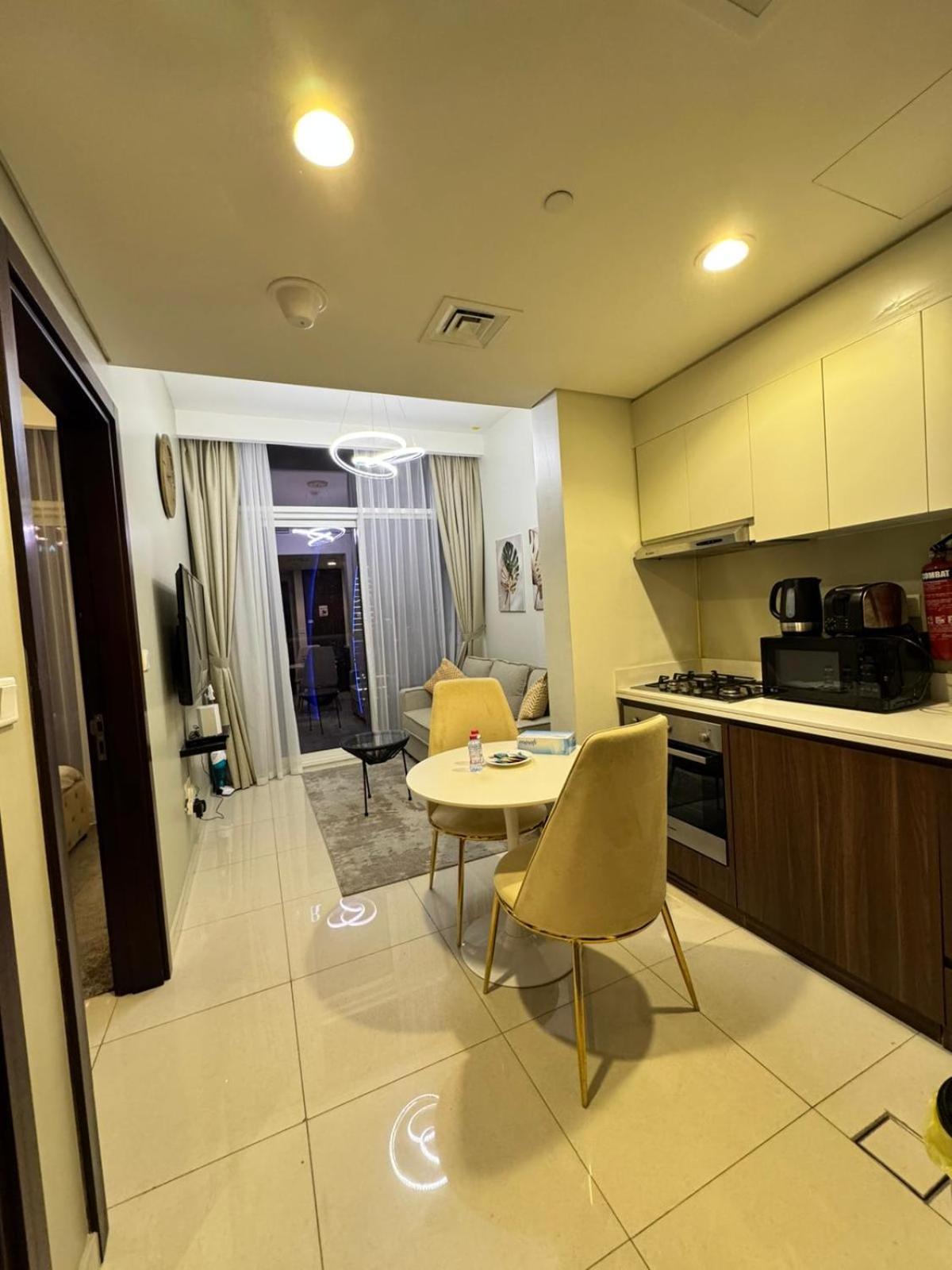 Chic 1-bedroom Retreat With Stunning Canal View Near Burj Khalifa & Business Bay Dubai
