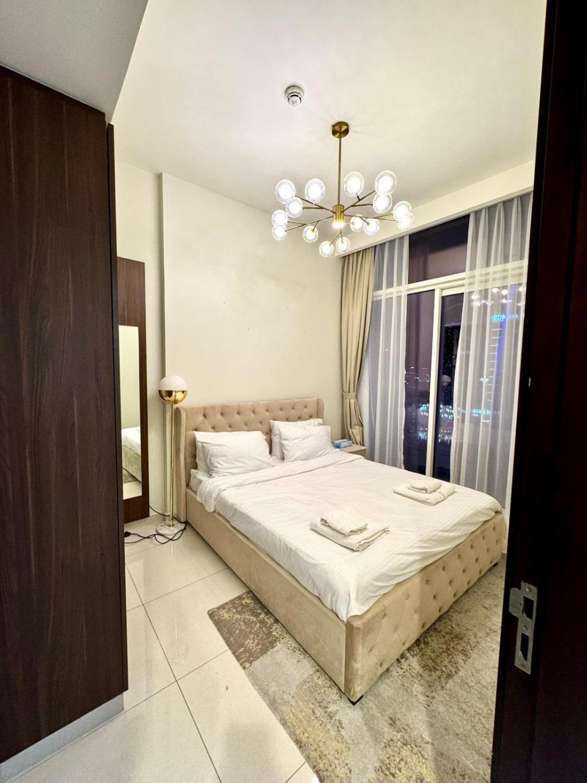 Apartamento Chic 1-bedroom Retreat With Stunning Canal View Near Burj Khalifa & Business Bay *