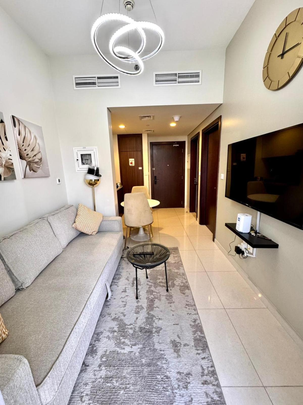 Apartamento Chic 1-bedroom Retreat With Stunning Canal View Near Burj Khalifa & Business Bay Dubai
