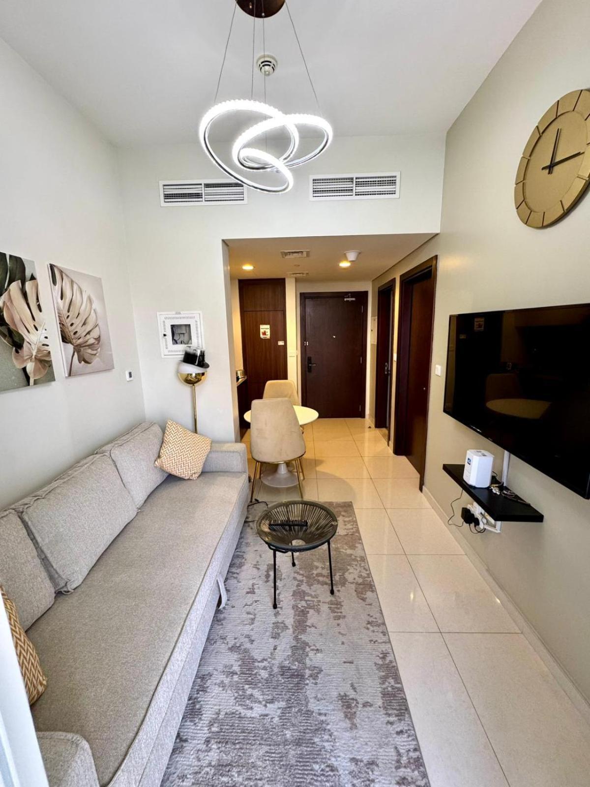Apartamento Chic 1-bedroom Retreat With Stunning Canal View Near Burj Khalifa & Business Bay Dubai