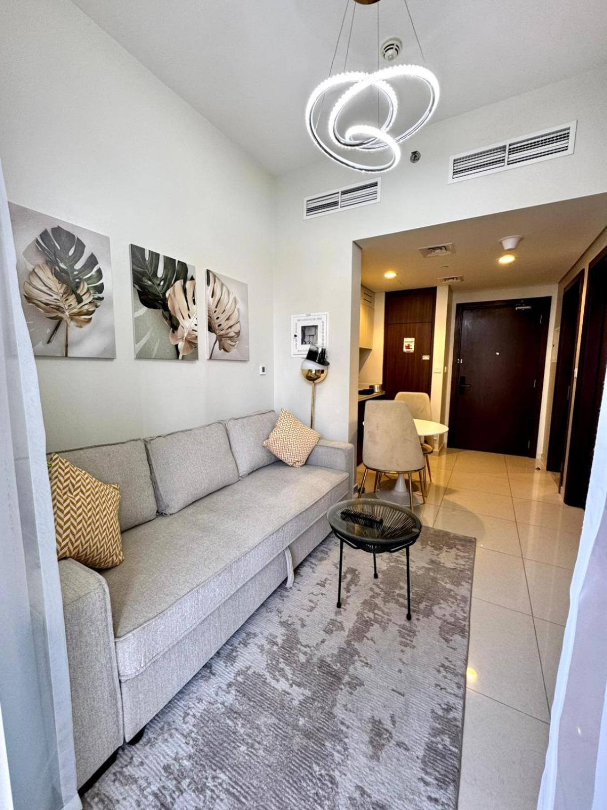 Chic 1-bedroom Retreat With Stunning Canal View Near Burj Khalifa & Business Bay * Dubai