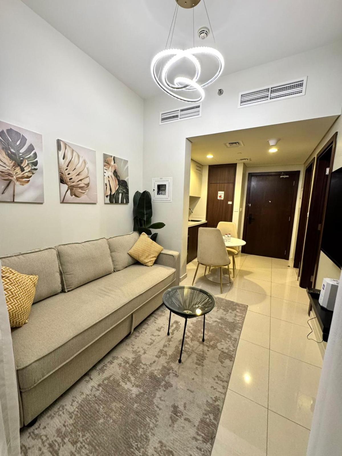 Apartamento Chic 1-bedroom Retreat With Stunning Canal View Near Burj Khalifa & Business Bay Dubai