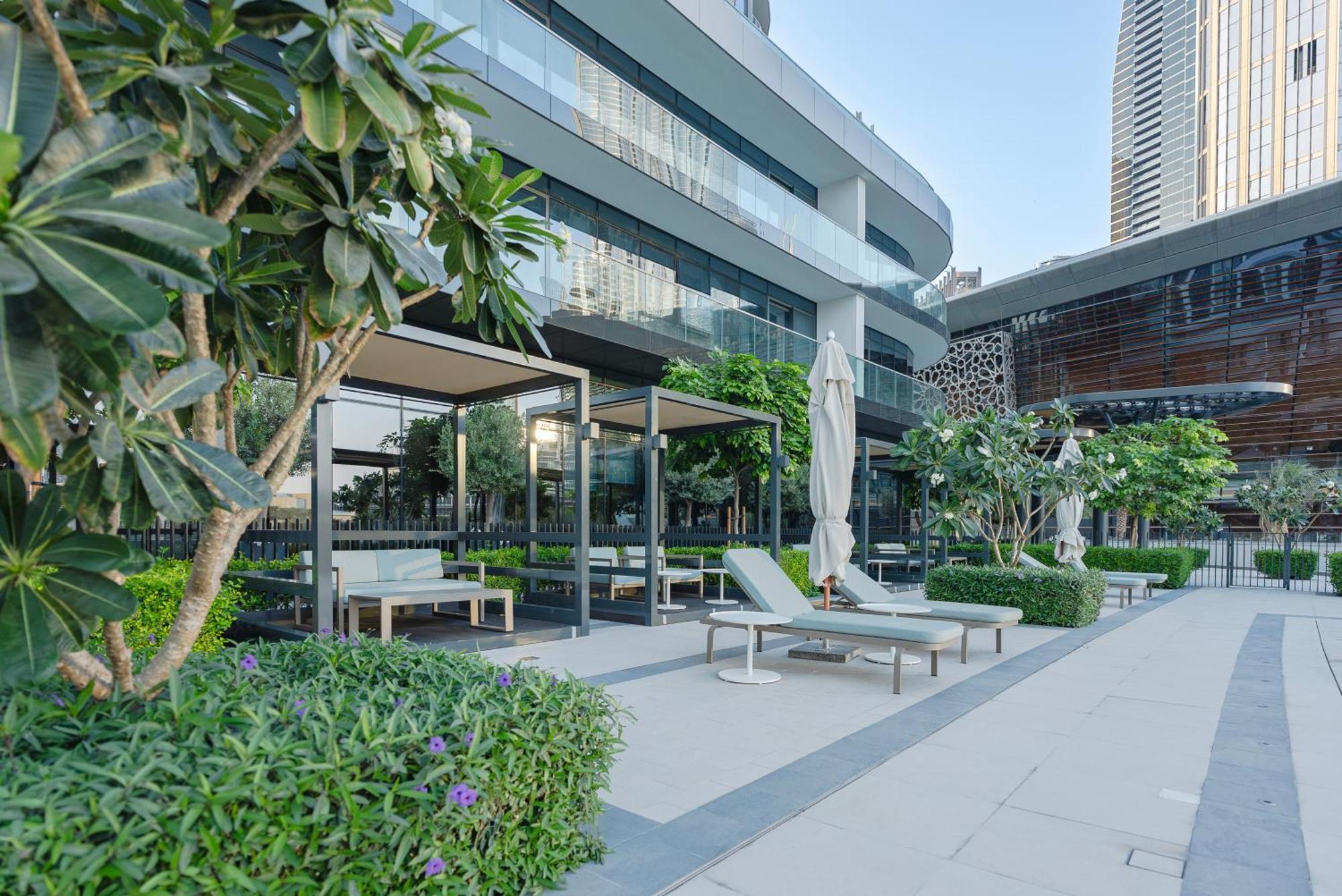 Downtown Luxury - Stunning Burj Khalifa & Fountain Views - 5 Minutes Walk To Mall Apartment *