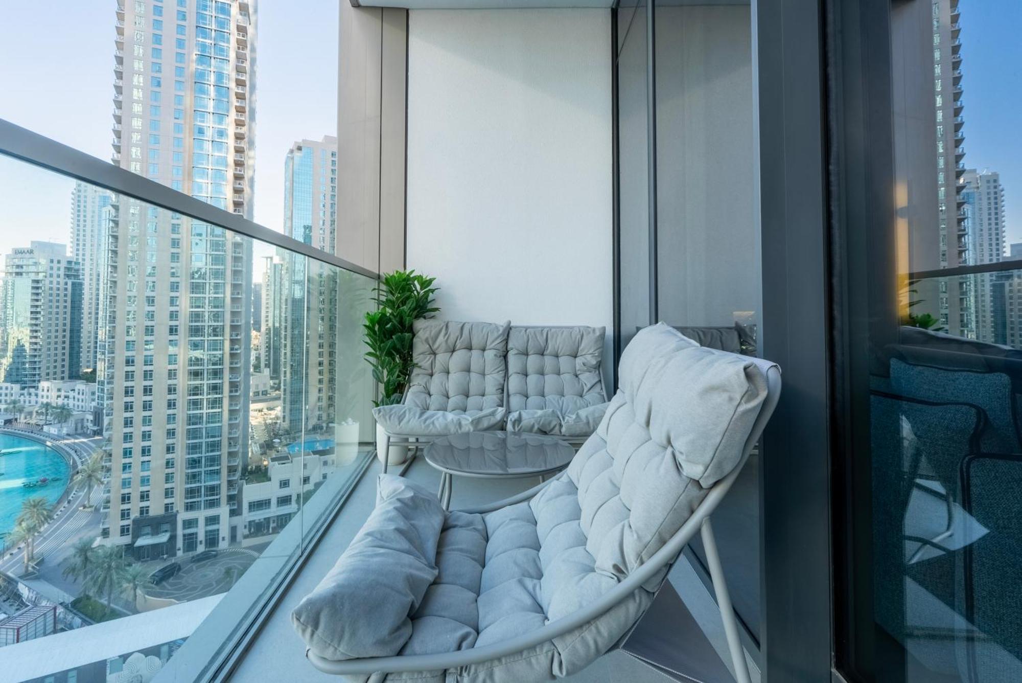 Downtown Luxury - Stunning Burj Khalifa & Fountain Views - 5 Minutes Walk To Mall Apartment