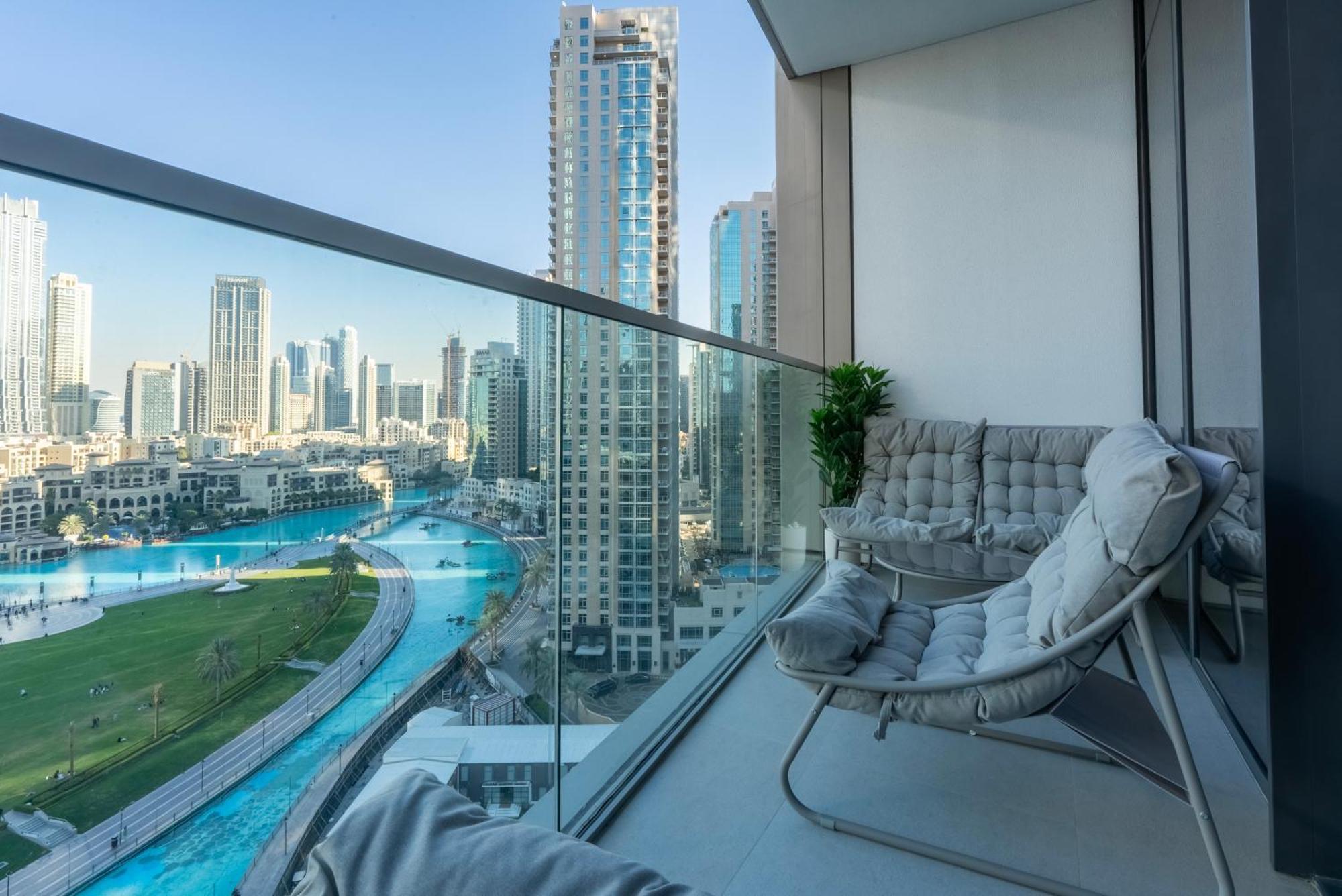 Downtown Luxury - Stunning Burj Khalifa & Fountain Views - 5 Minutes Walk To Mall Apartment