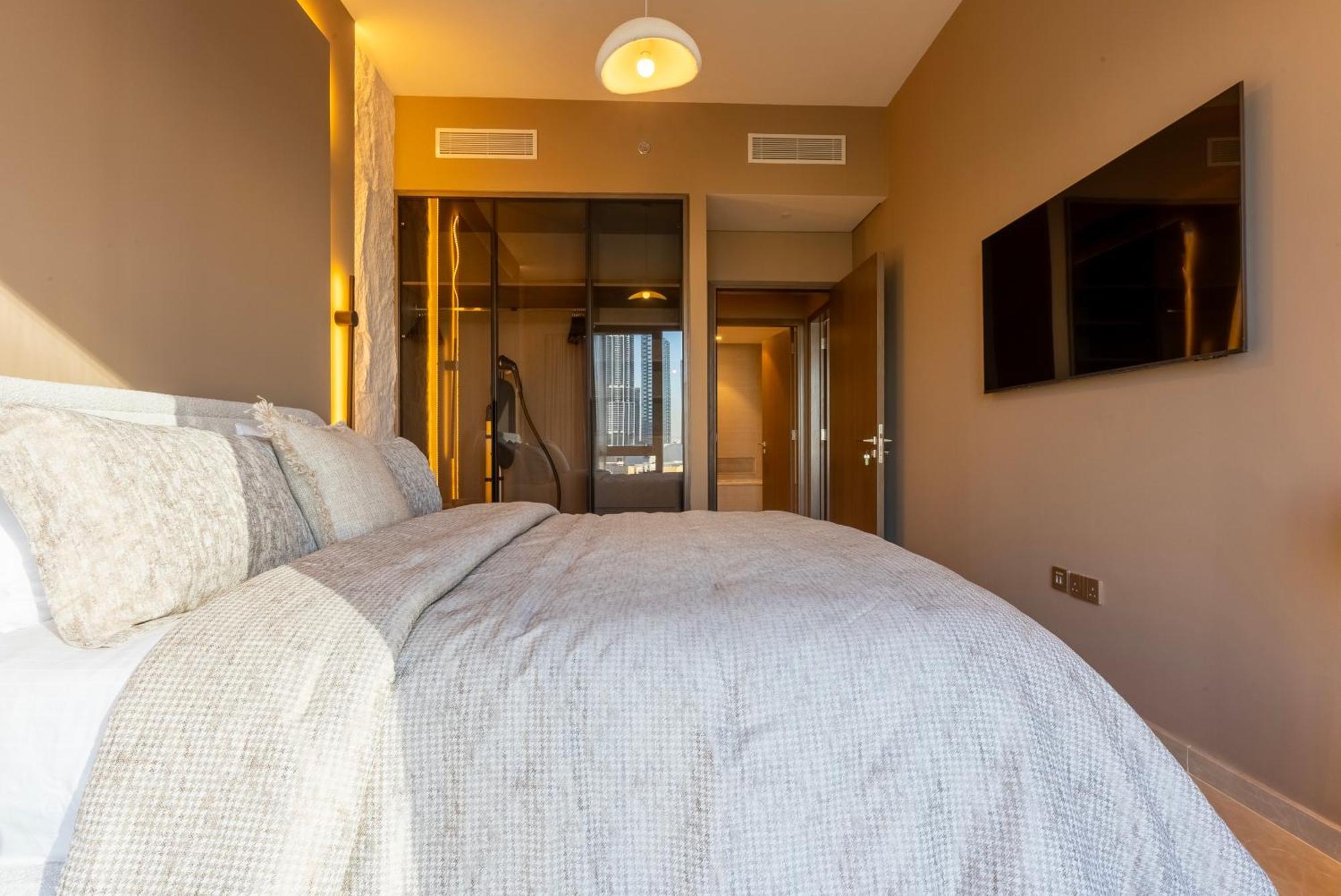 Downtown Luxury - Stunning Burj Khalifa & Fountain Views - 5 Minutes Walk To Mall Apartment *