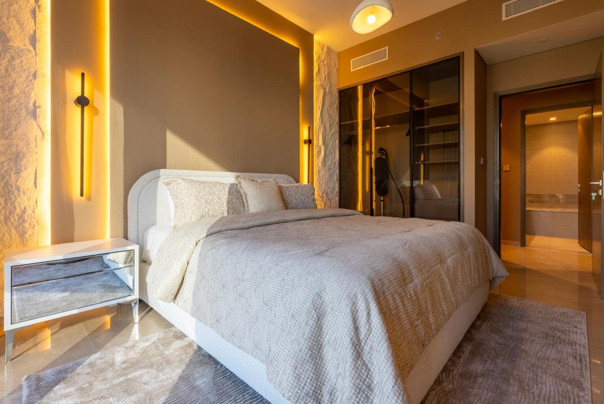 Apartment Downtown Luxury - Stunning Burj Khalifa & Fountain Views - 5 Minutes Walk To Mall