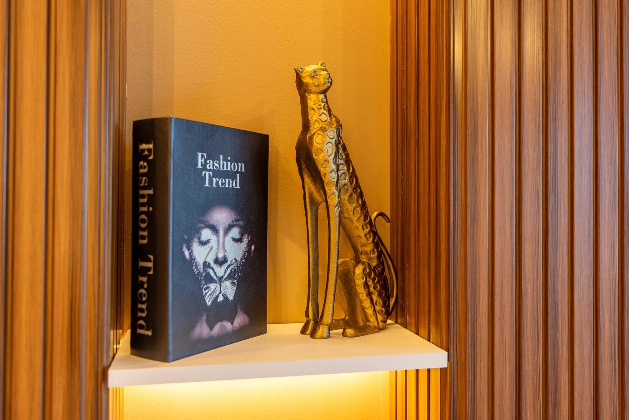 Downtown Luxury - Stunning Burj Khalifa & Fountain Views - 5 Minutes Walk To Mall Apartment *
