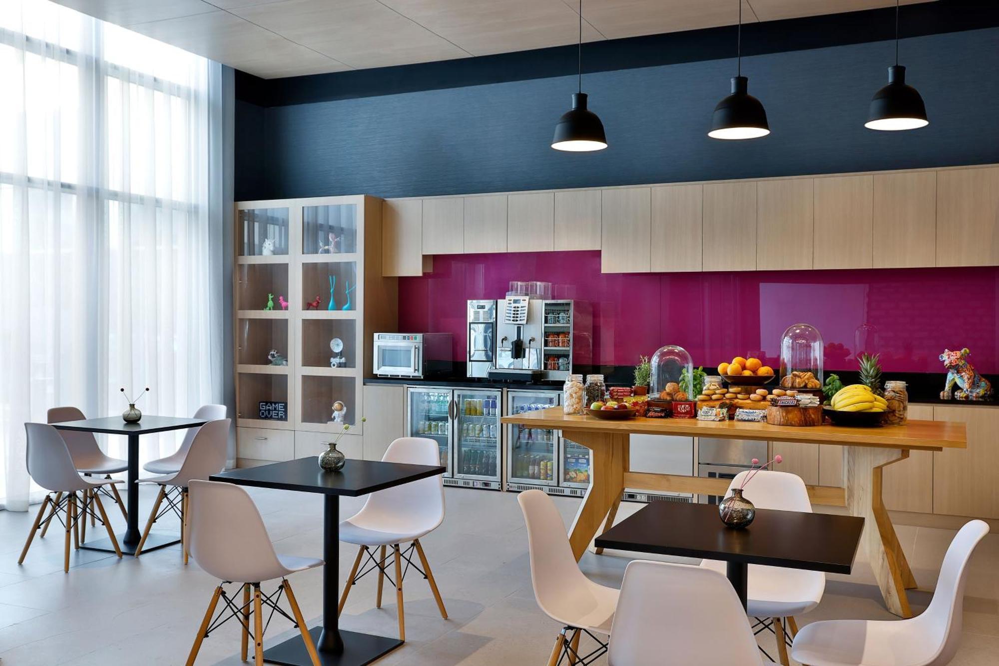 Aloft Airport Hotel