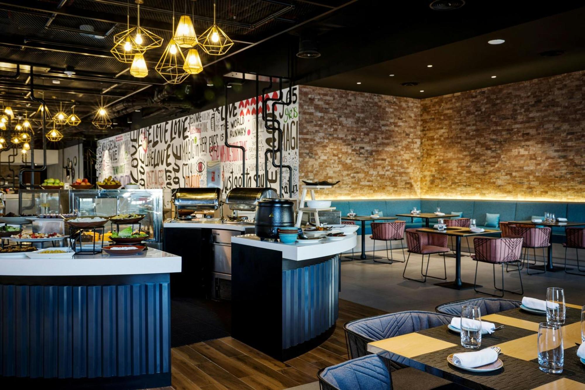Aloft Airport Hotel 4*