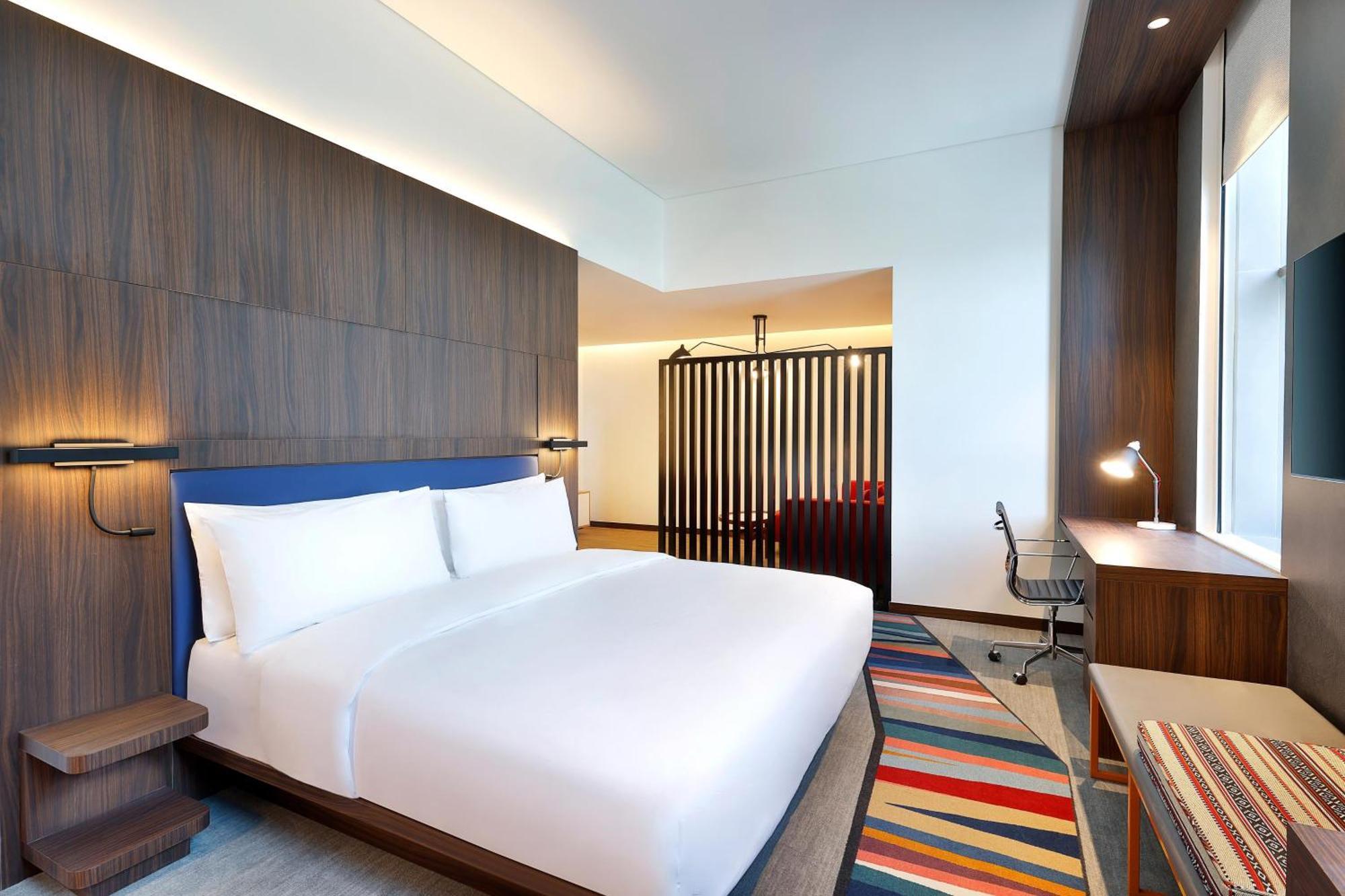 Aloft Airport Hotel 4*