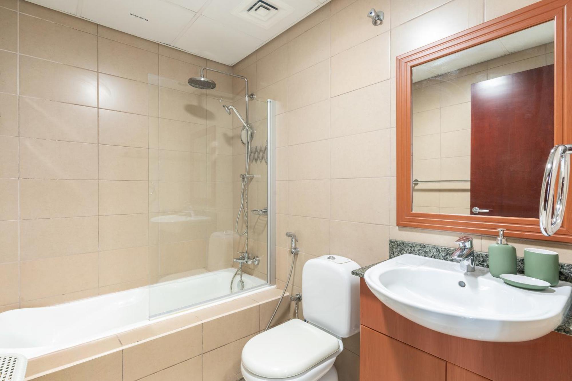 Scenic View 2br Near Metro In Cluster A, Jlt - Allsopp&allsopp Apartamento *