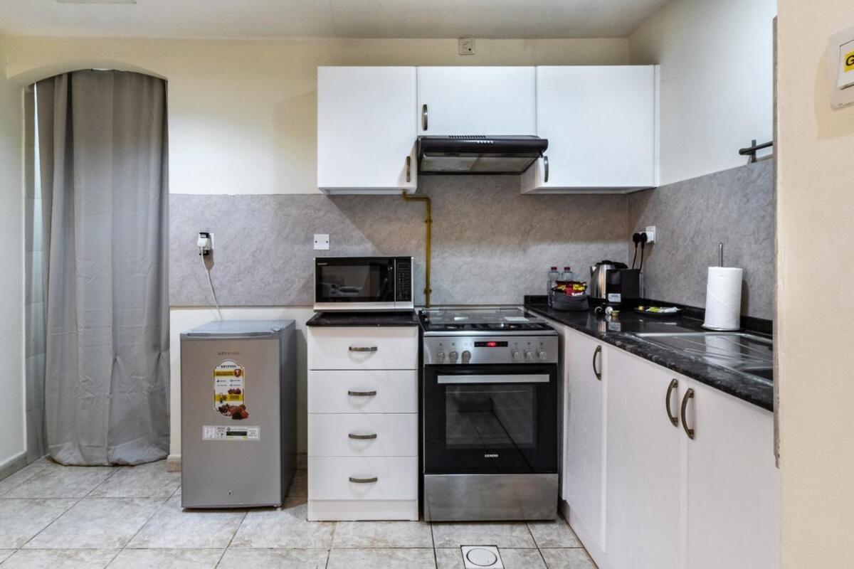 Spacious 1-br Opposite Mall With Huge Pool & Gym Apartment Dubai