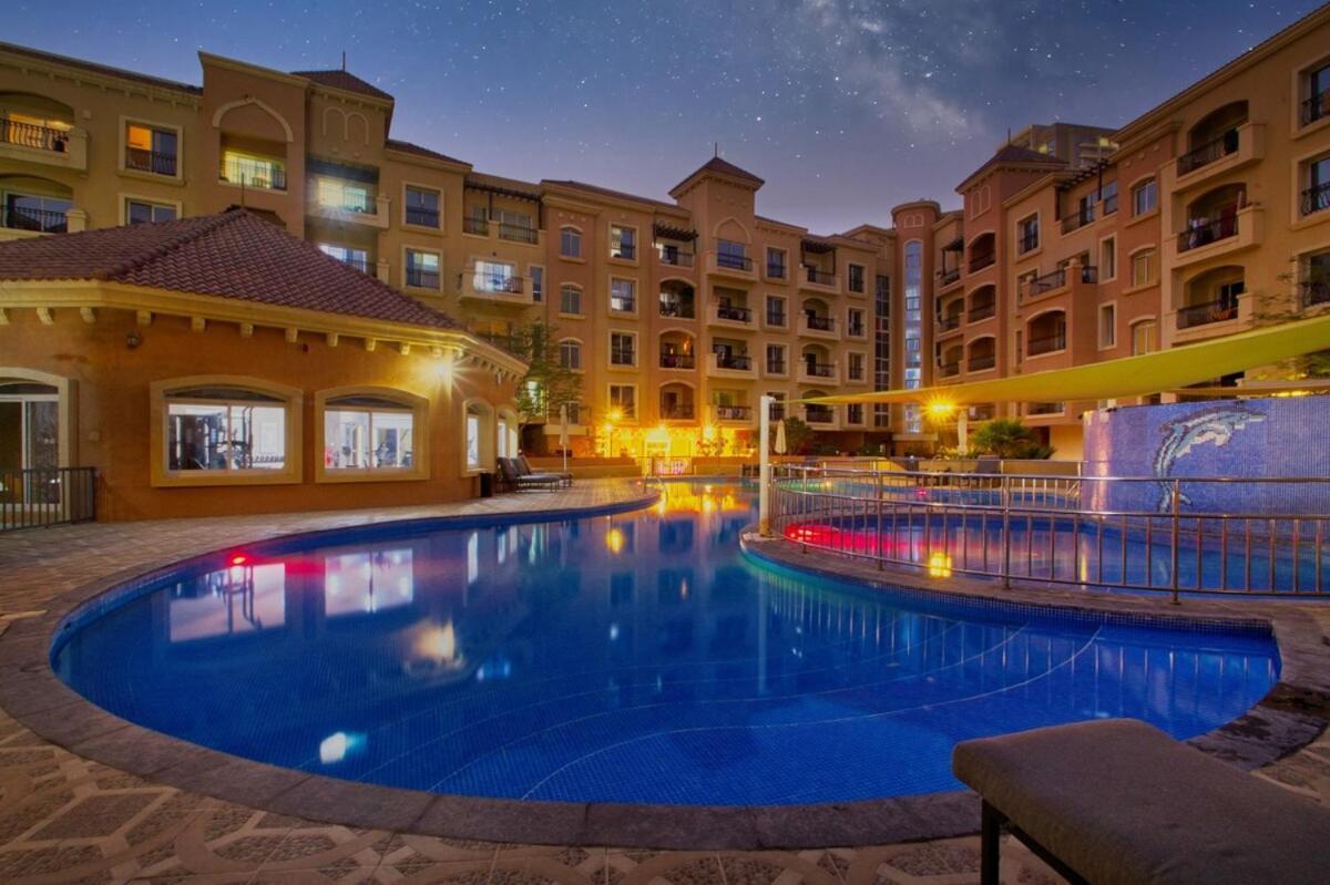 Spacious 1-br Opposite Mall With Huge Pool & Gym