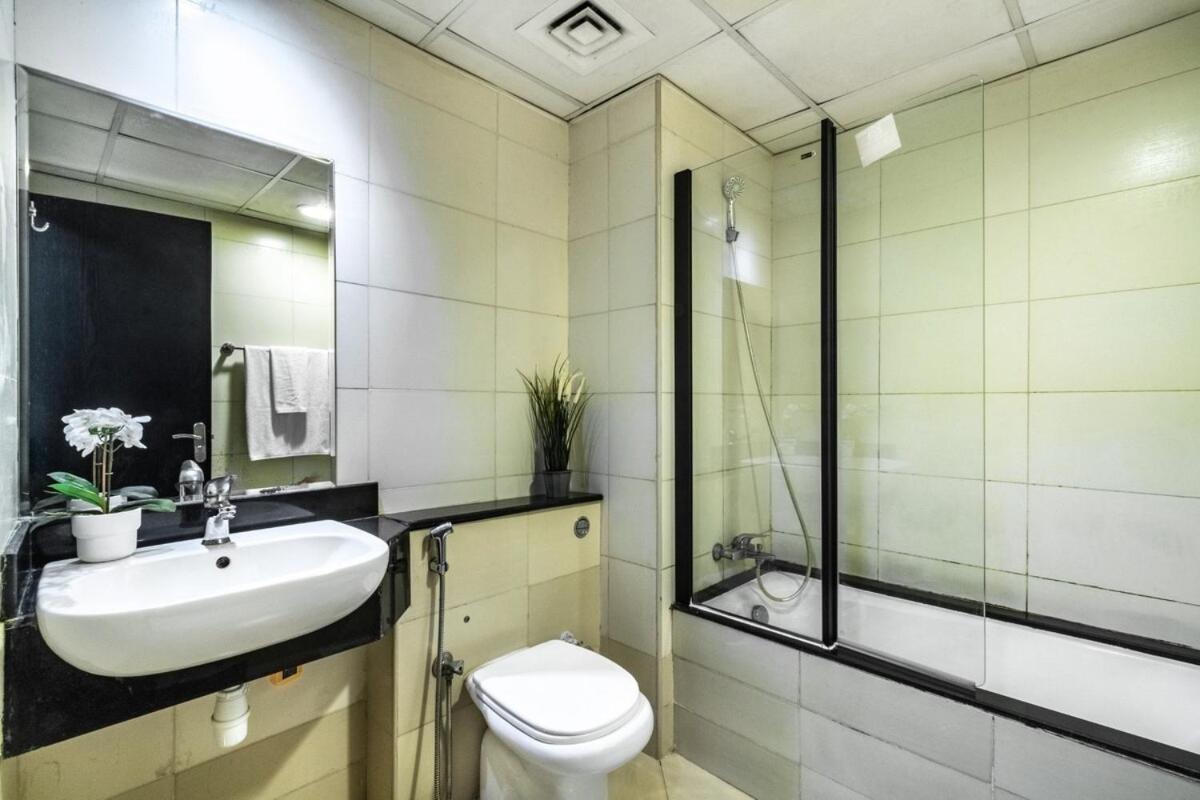 Spacious 1-br Opposite Mall With Huge Pool & Gym Apartment