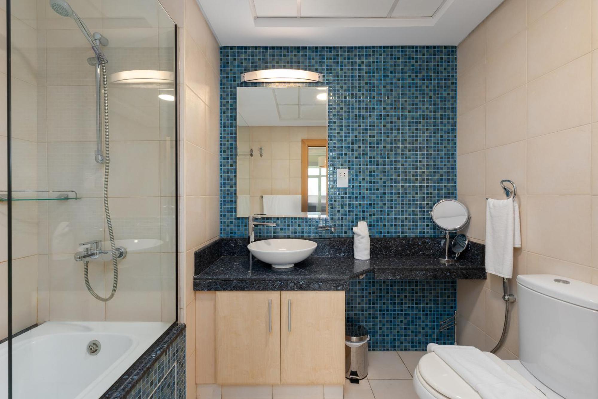 Shoreline 7, Palm Jumeirah - Mint Apartment *