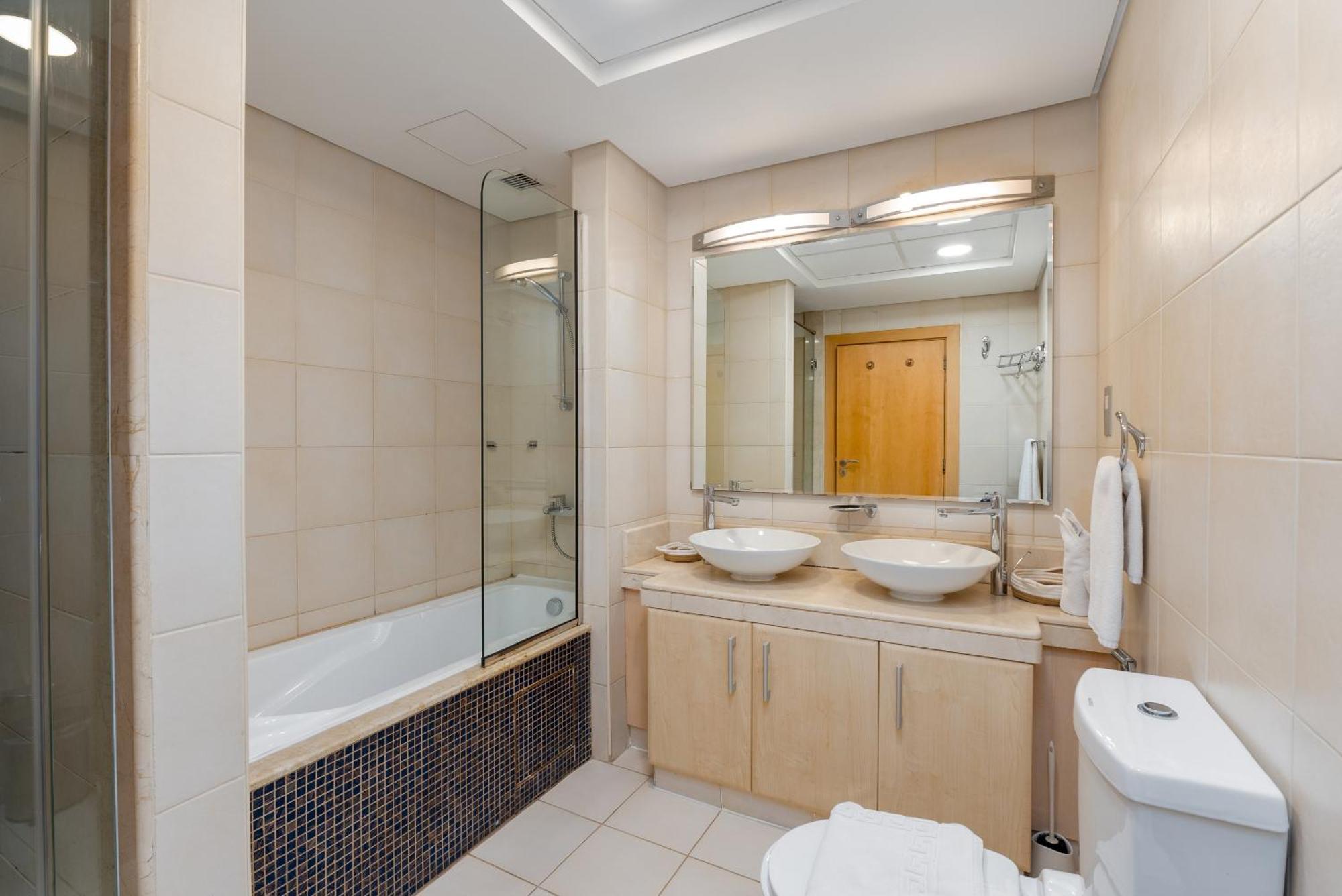 Shoreline 7, Palm Jumeirah - Mint Apartment Dubai
