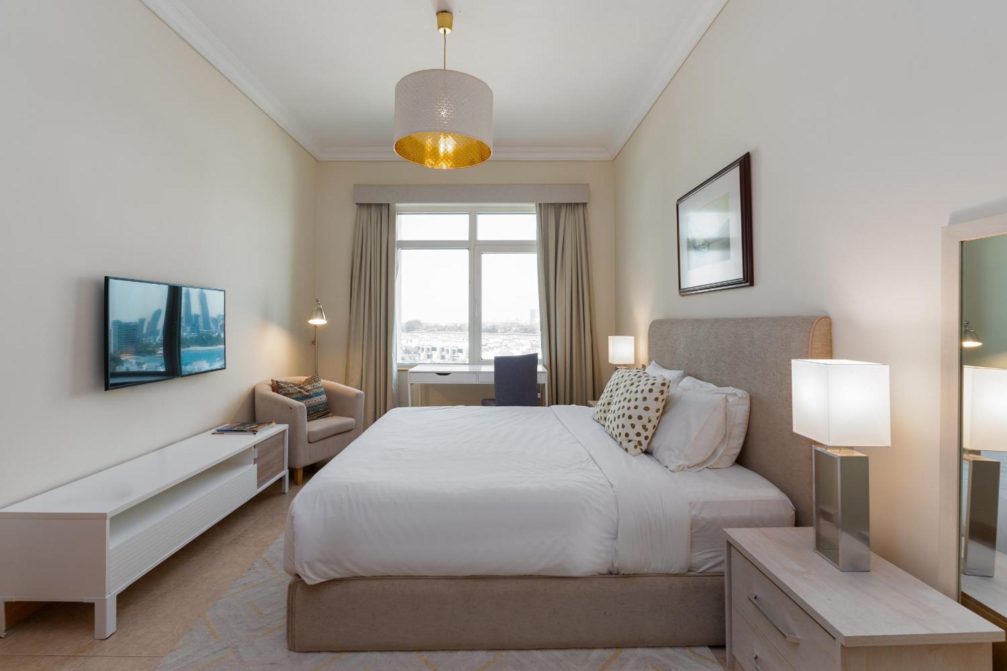 Shoreline 7, Palm Jumeirah - Mint Apartment *