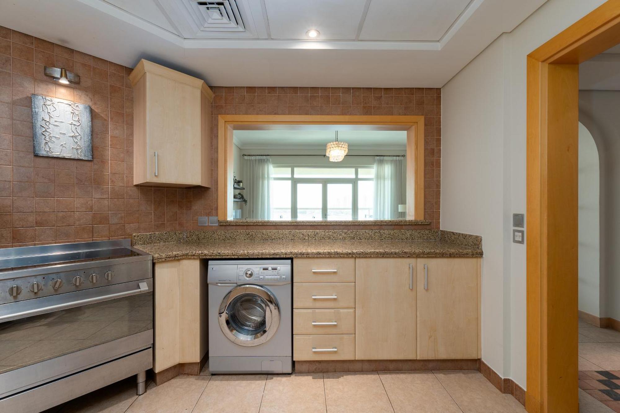 Shoreline 7, Palm Jumeirah - Mint Apartment