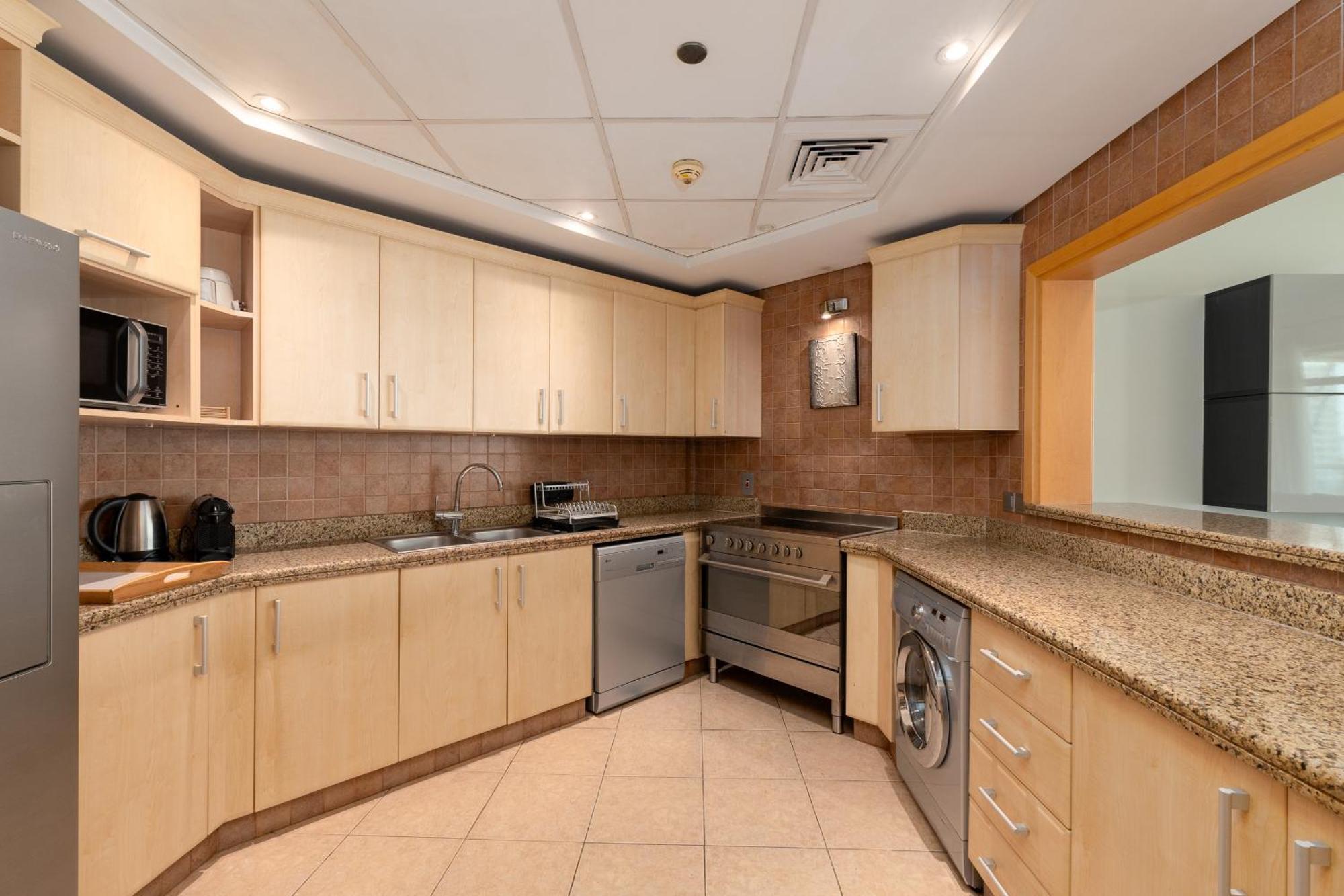 Shoreline 7, Palm Jumeirah - Mint Apartment *