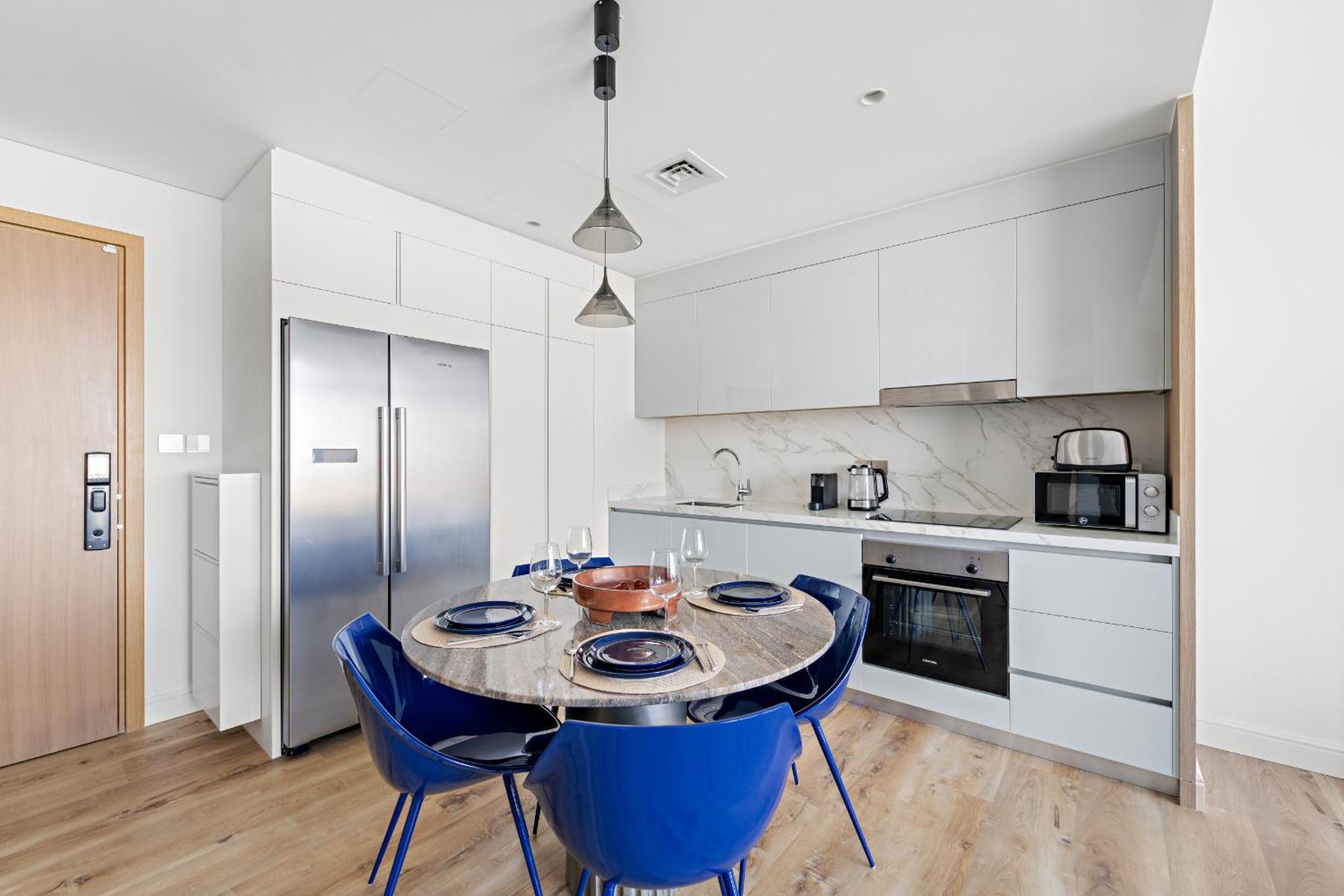 Vayk - Sophisticated 2-bedroom With Stunning Beachfront Views Apartment
