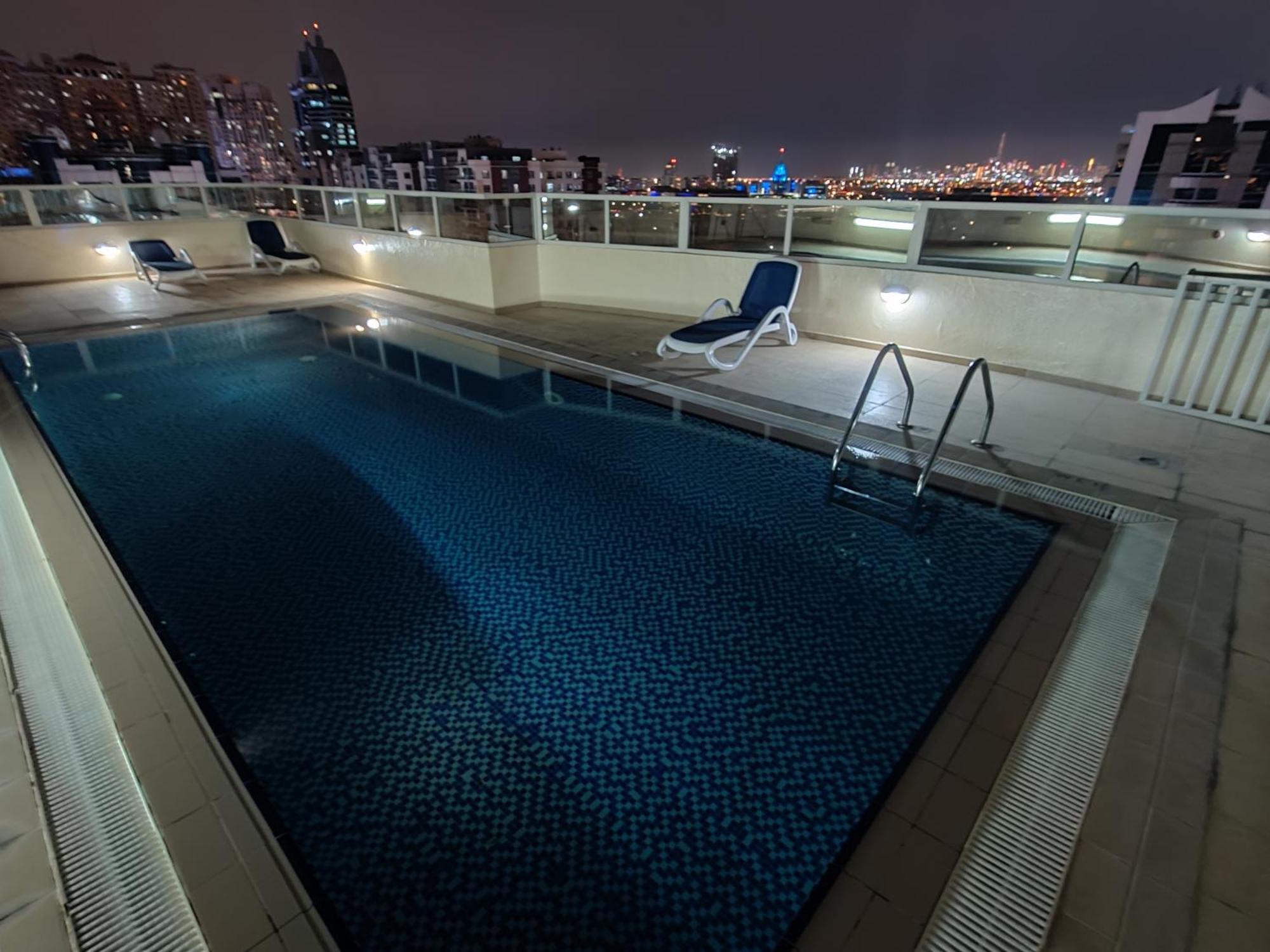 Elegant Fresh 1br With Heated Pool, Just Steps From Mall, Restaurants & Fitness Center Apartment Dubai
