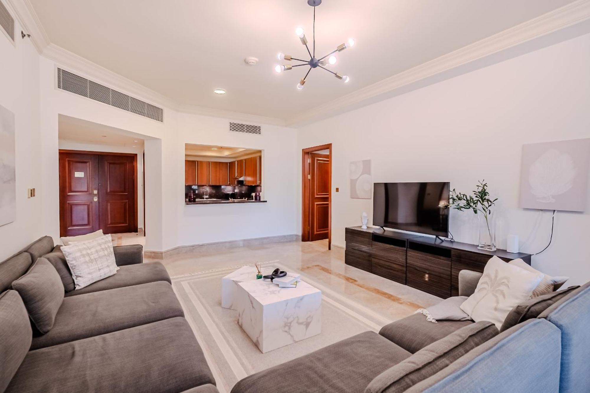 Stylish 2 Bedroom With Maid I Fairmont South I Palm Jumeirah Apartment Dubai