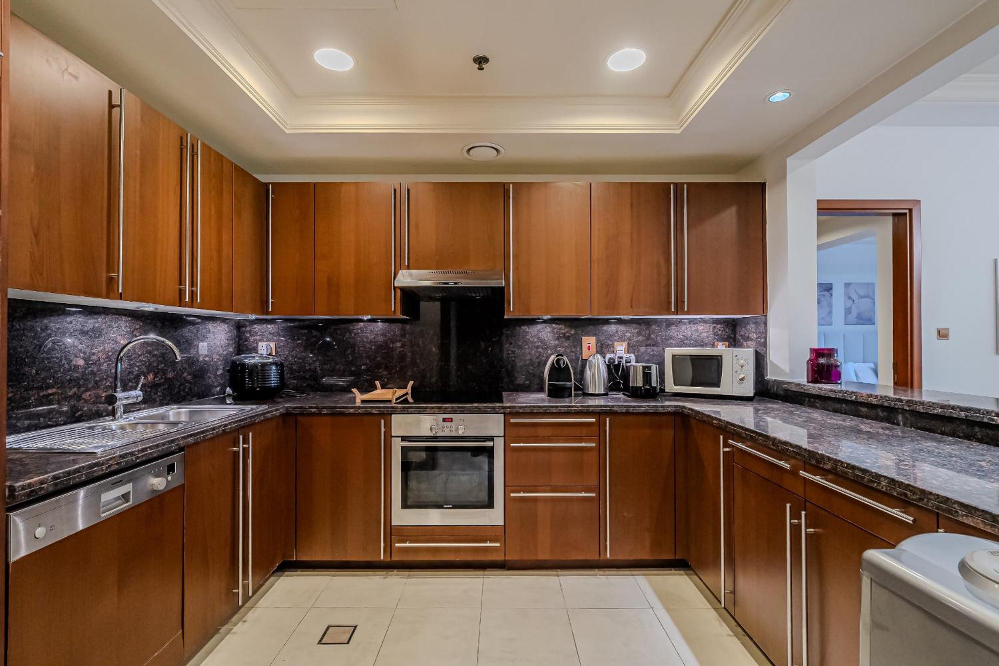 Stylish 2 Bedroom With Maid I Fairmont South I Palm Jumeirah Apartment *