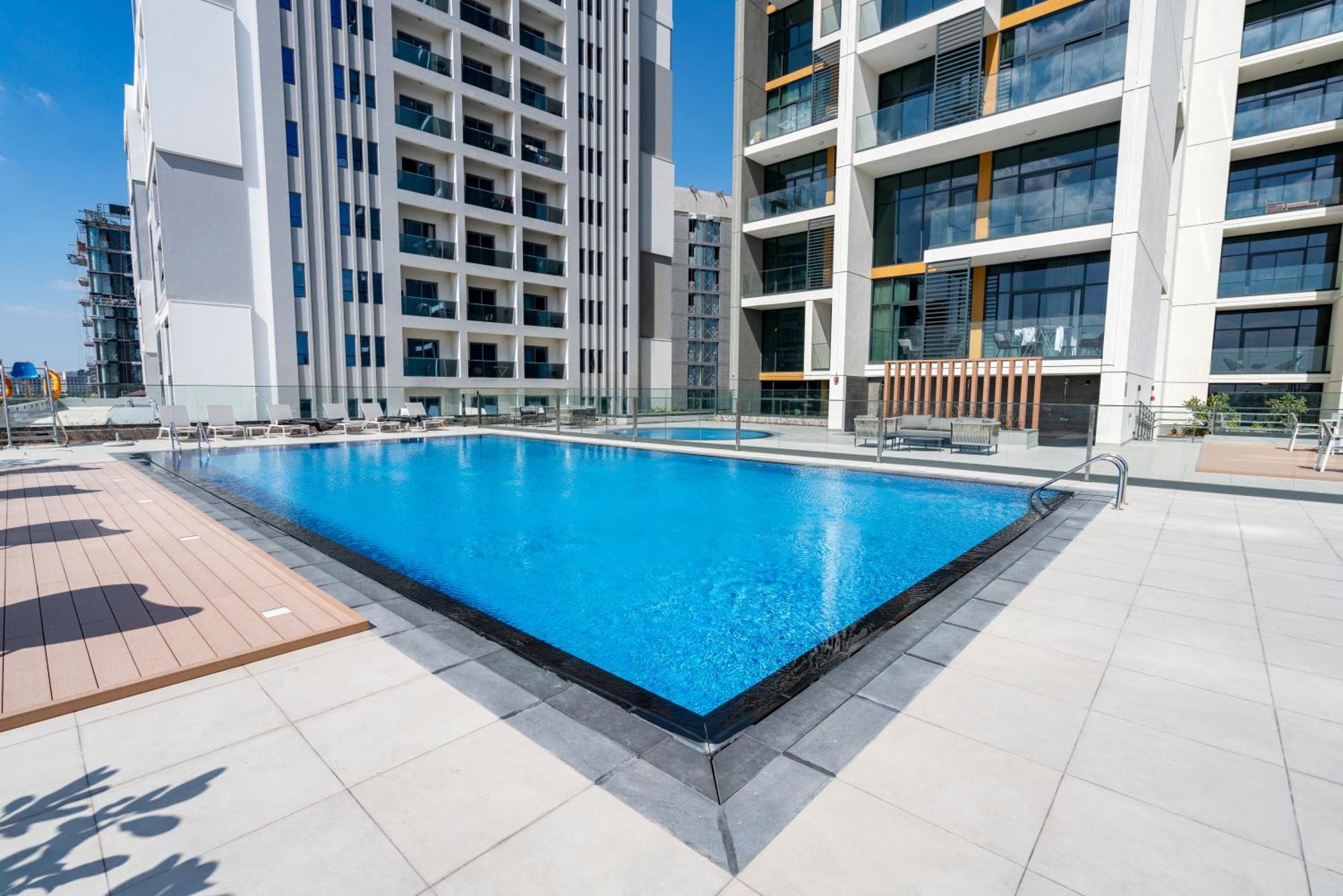 Trophy Stays-ritzy Retreat In Hills Apartment Dubai