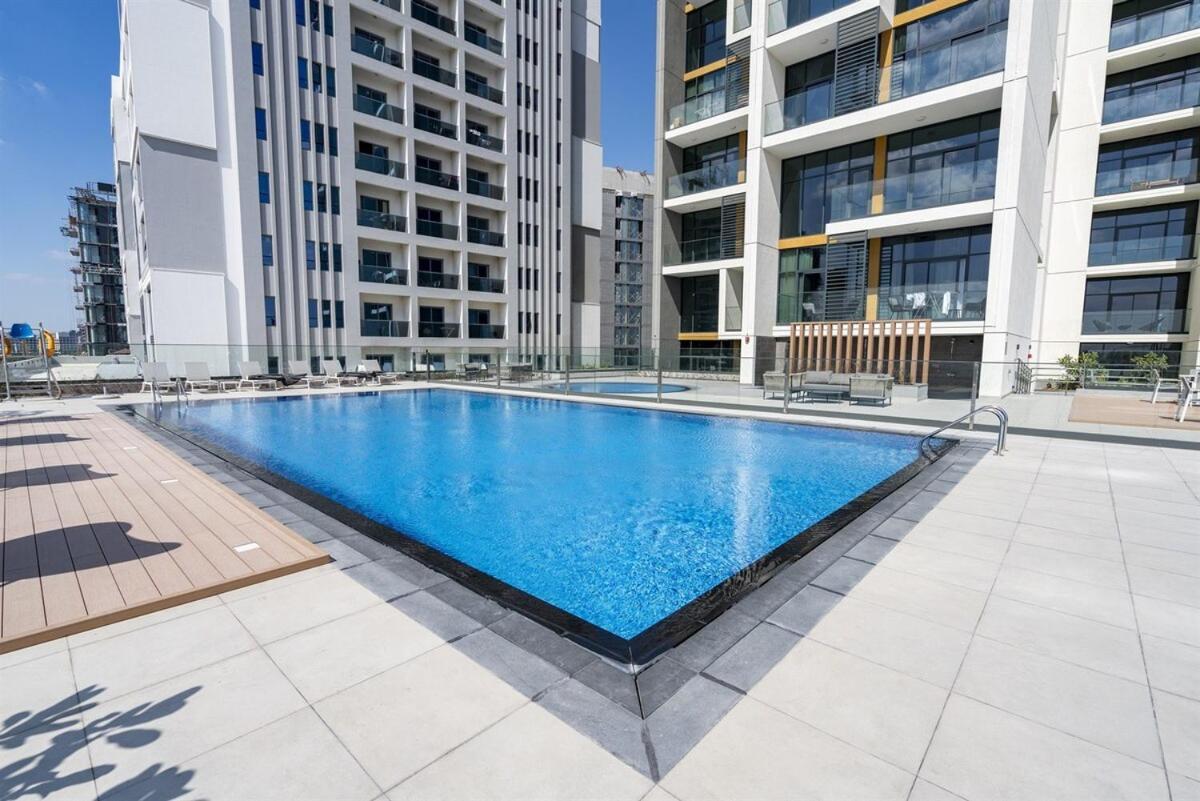 Trophy Stays-ritzy Retreat In Hills Apartment Dubai