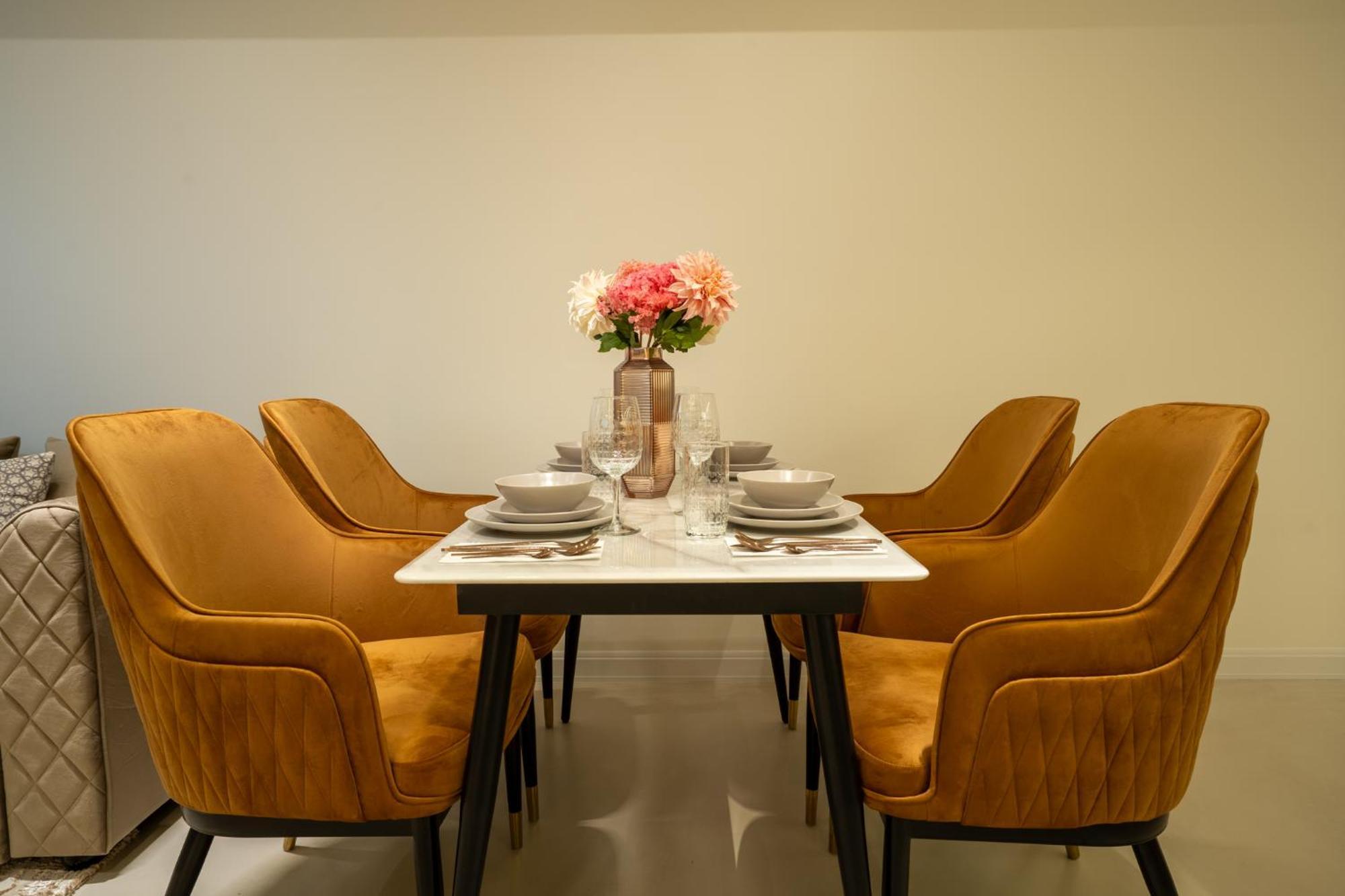 Modern Two Bedrooms In Marina Apartment