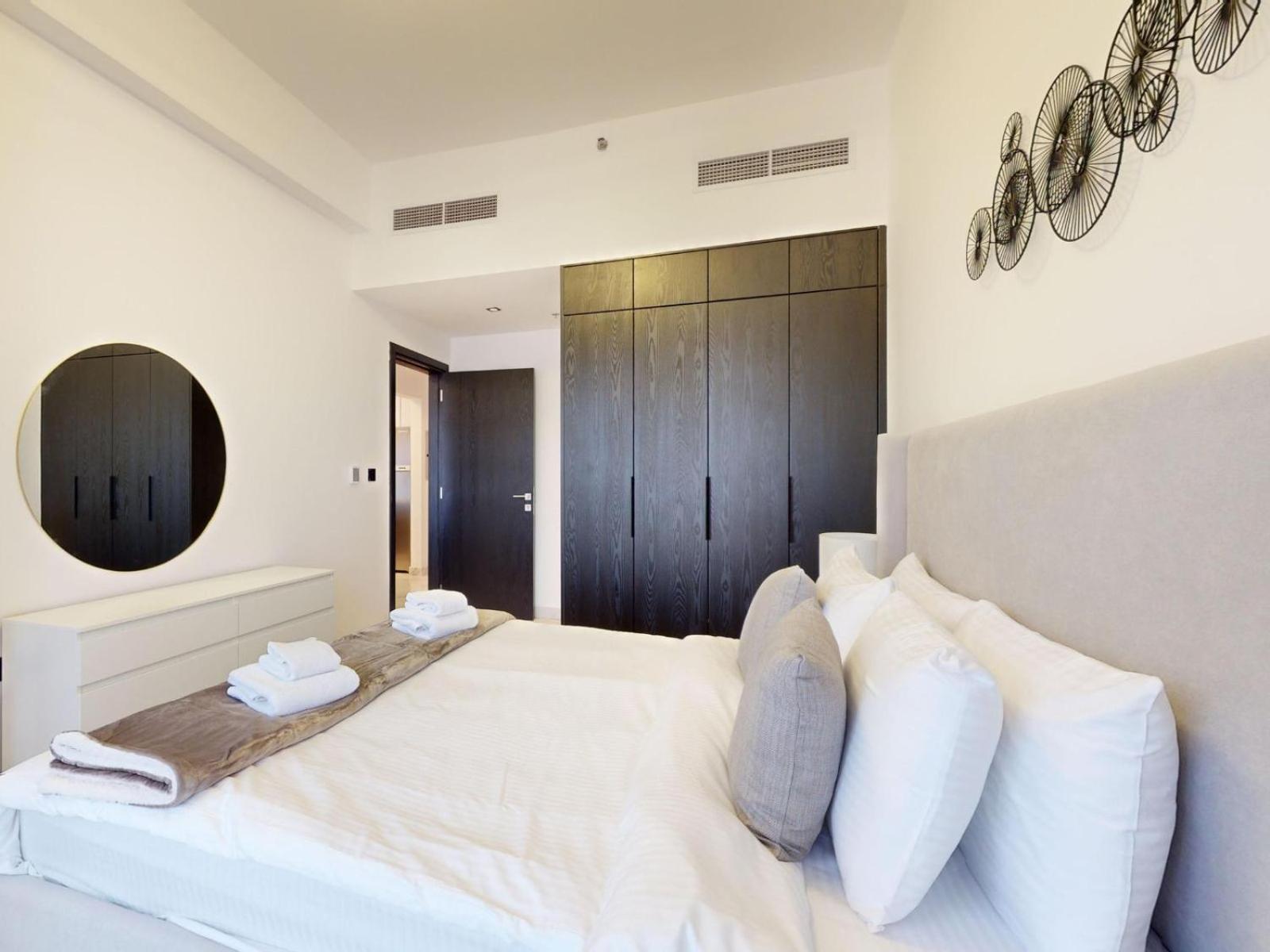 Apartment Chic 2br Haven, Fully Furnished In Prime Community Of Arjan