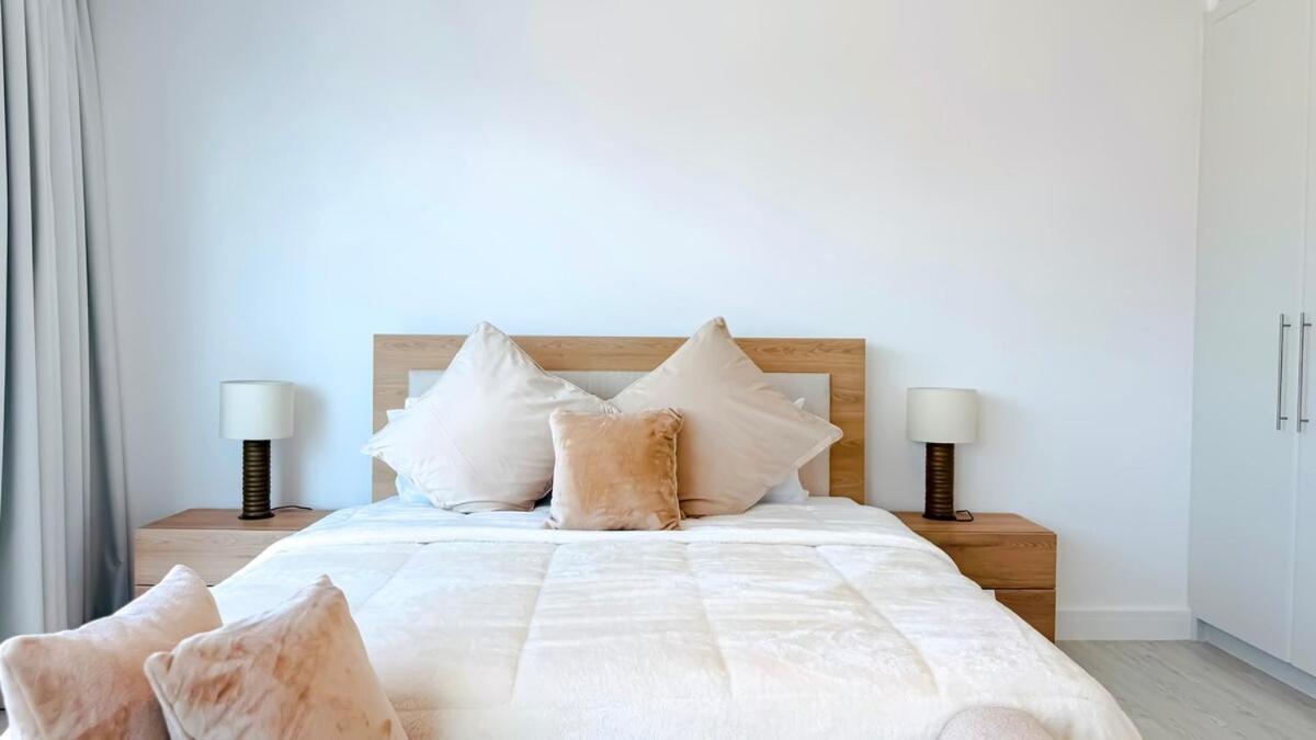 Sophisticated 2br In Jlt - Walk To Metro & Holiday home