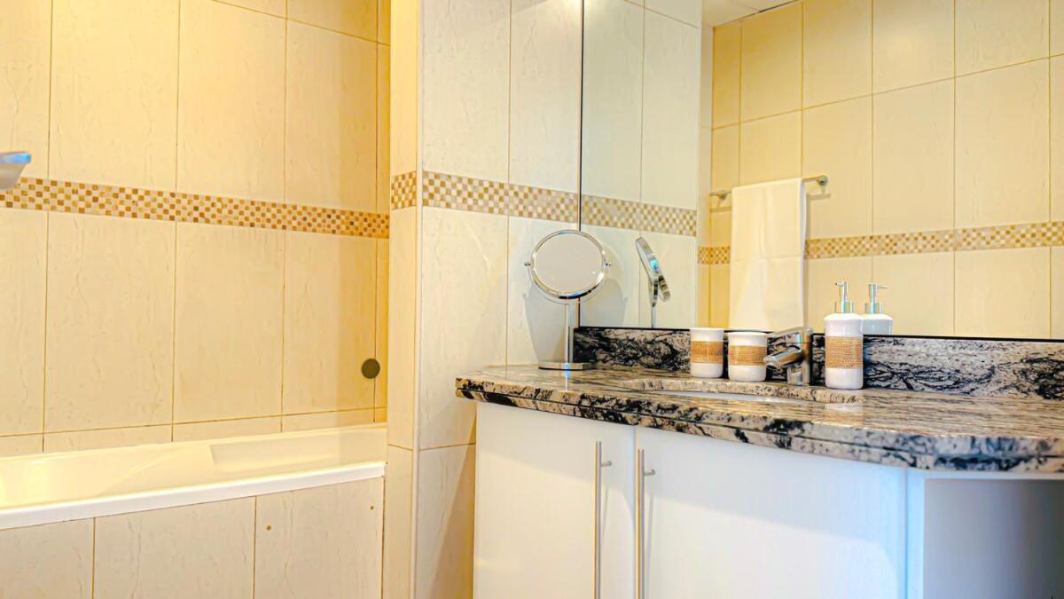 Holiday home Sophisticated 2br In Jlt - Walk To Metro &