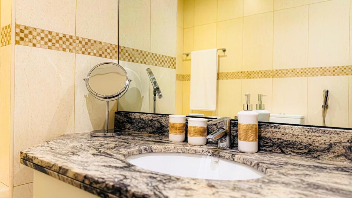 Sophisticated 2br In Jlt - Walk To Metro & Holiday home