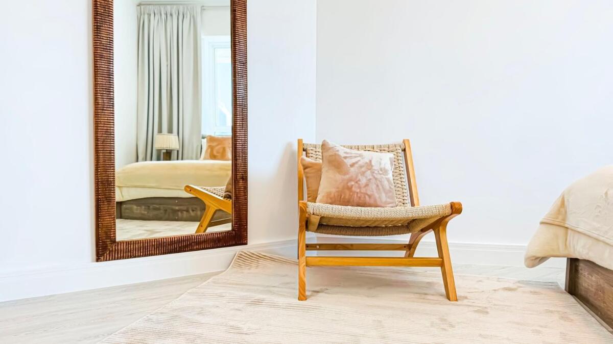 Sophisticated 2br In Jlt - Walk To Metro & Holiday home Dubai