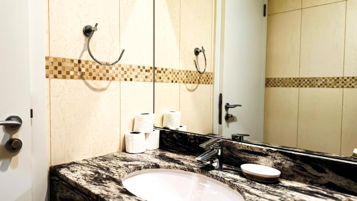 Sophisticated 2br In Jlt - Walk To Metro & Holiday home