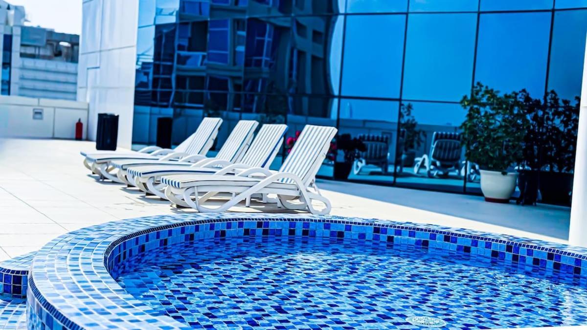 Sophisticated 2br In Jlt - Walk To Metro & Holiday home