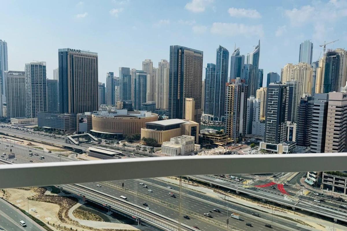 Sophisticated 2br In Jlt - Walk To Metro & Holiday home Dubai