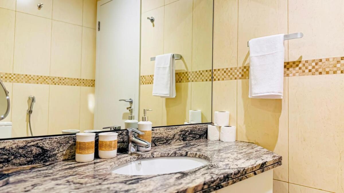 Sophisticated 2br In Jlt - Walk To Metro & * Dubai