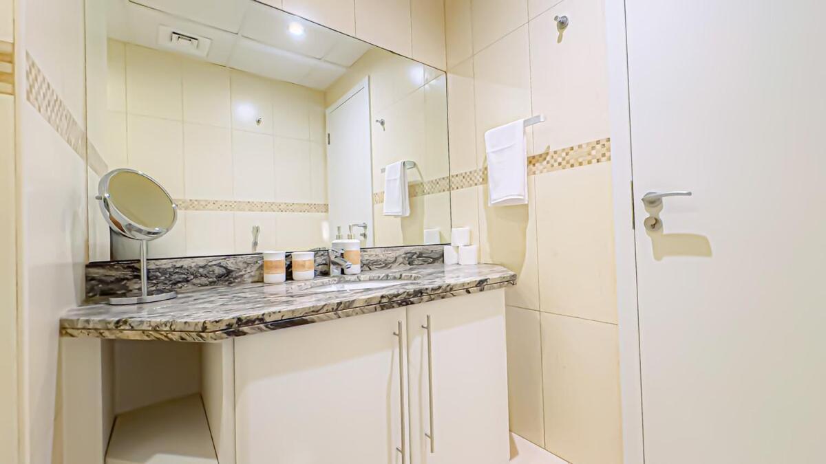 Sophisticated 2br In Jlt - Walk To Metro & Holiday home *