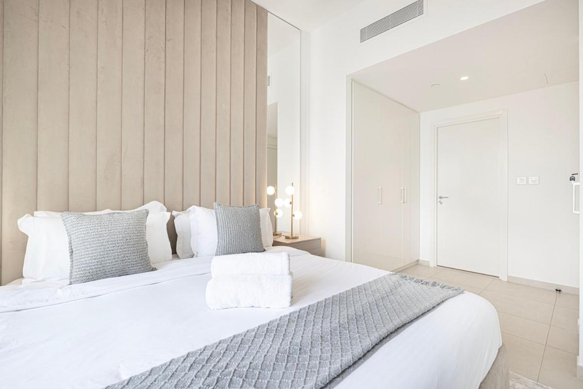 Luxurious Burj Khalifa And Fountain Views Apartment Dubai