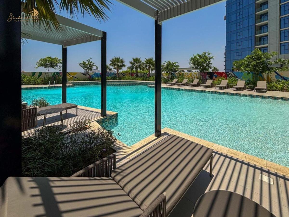 Modern Sunset View 2bhk 6pax Holiday home Dubai